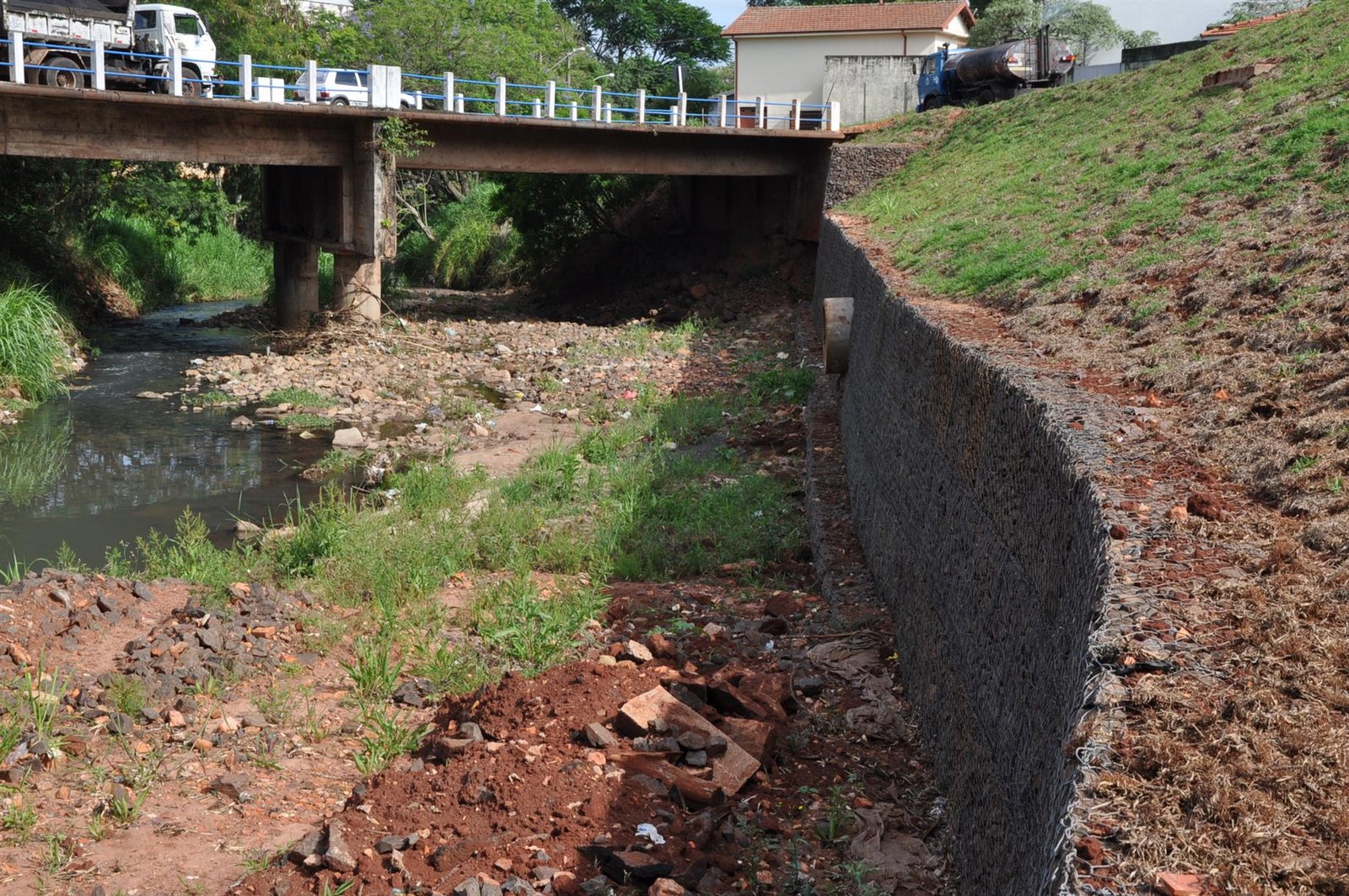Com recapeamento asfáltico, Prefeitura conclui obras contra enchentes às margens do ribeirão Lavapés