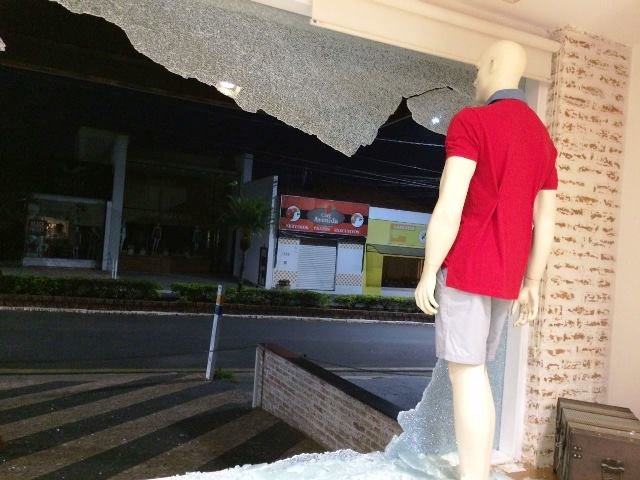 Loja é novamente saqueada na Avenida Dom Lúcio