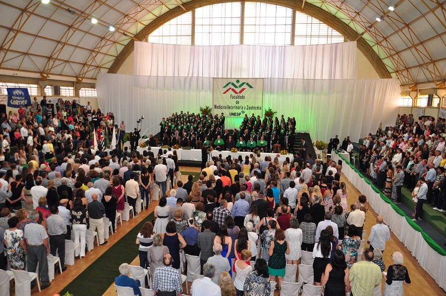 FMVZ /Unesp forma 49ª turma de Medicina Veterinária e 36ª turma de Zootecnia