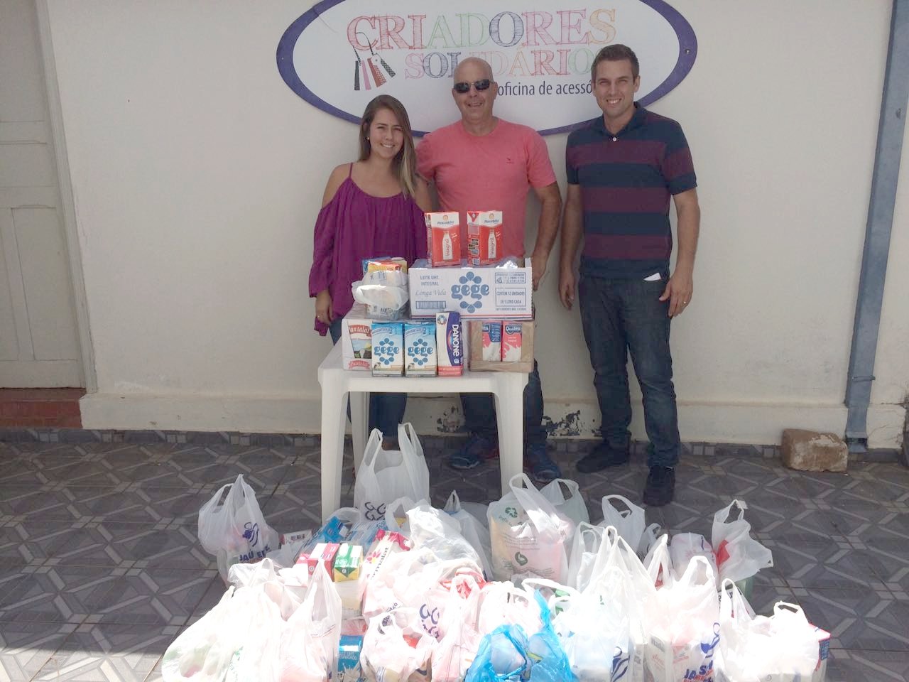 Fundo Social recebe 200 litros de leite arrecadados em prova de trekking