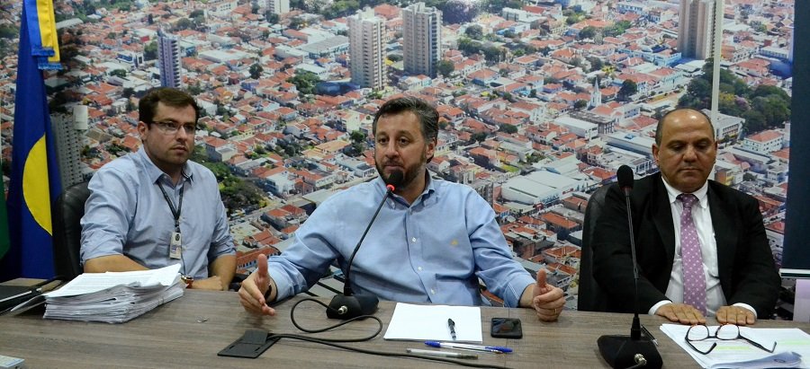 Prefeito anuncia rescisão de contrato com Stadtbus e São Dimas
