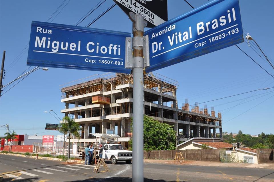 Semáforo no cruzamento da Vital Brazil e Miguel Cioffi entra em funcionamento nesta segunda (12)