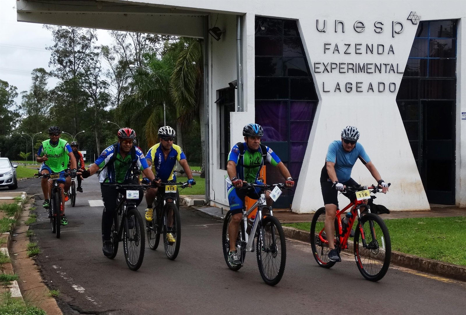 Volta Ciclística reúne mais de 100 participantes em Botucatu