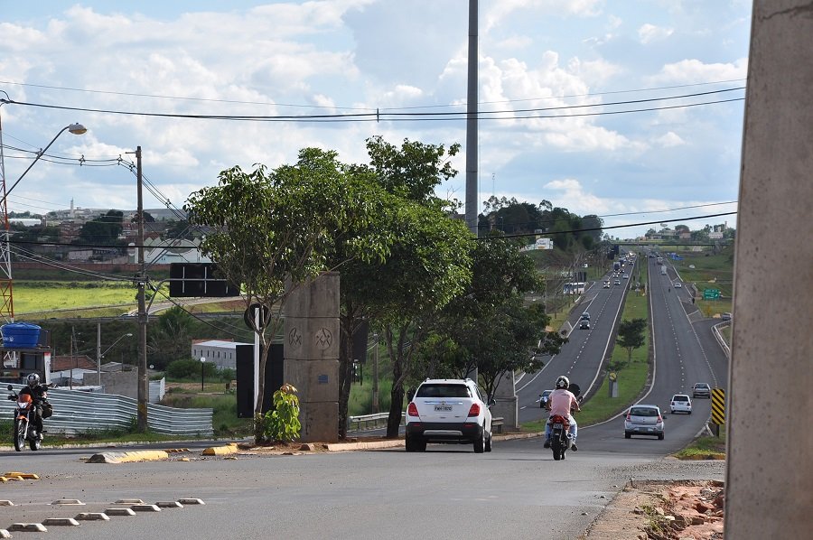 Obras de rotatória na “Castelinho” serão retomadas