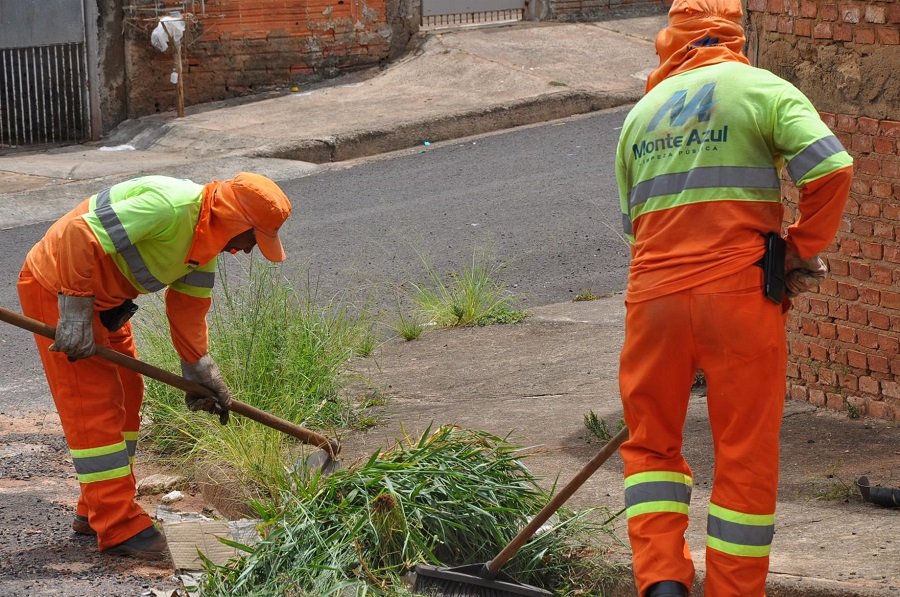 Prefeitura  inicia mutirão de limpeza para combater mato alto