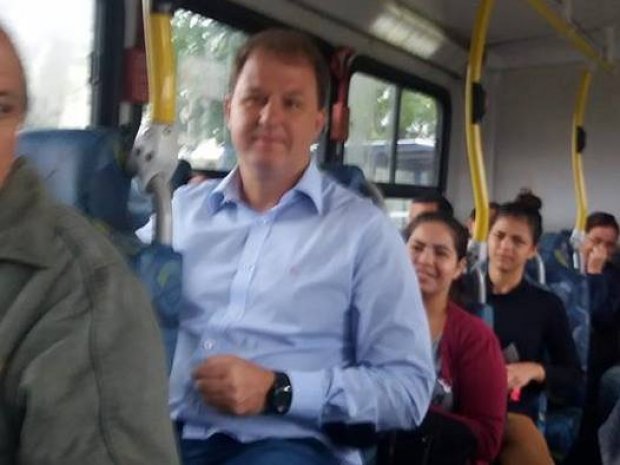 Prefeito de Botucatu pega linha de ônibus que tem sido alvo de reclamação de passageiros desde o ano passado