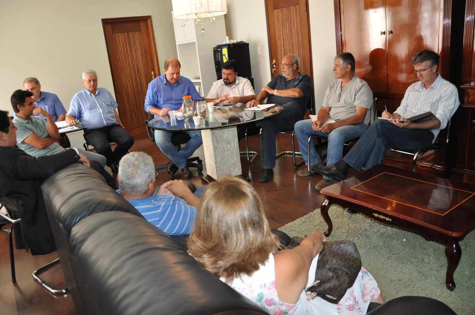 Em primeiro dia de mandato, Pardini anuncia redução de 30% em cargos comissionados