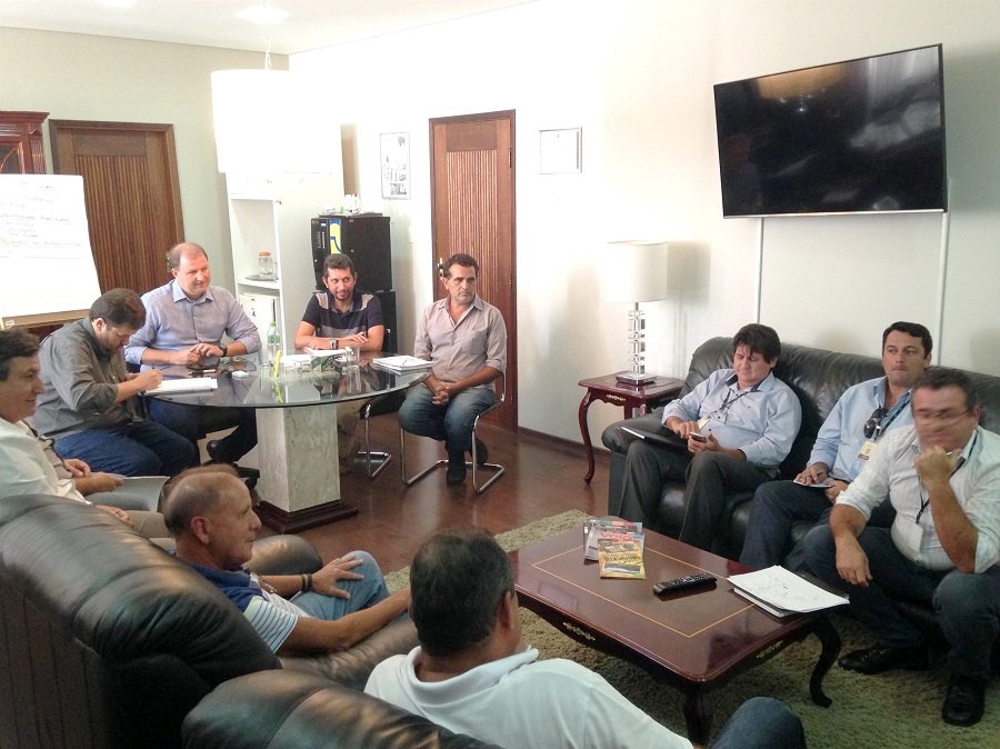 Prefeito se reúne com CPFL para discutir fornecimento de energia para região do Rio Bonito