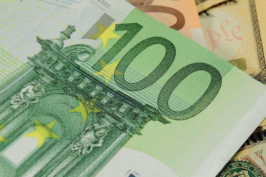 Euro completa 15 anos em circulação em meio a contestações