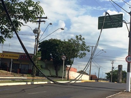 Botucatu: reunião com empresa de telefonia vai tratar sobre fios caídos