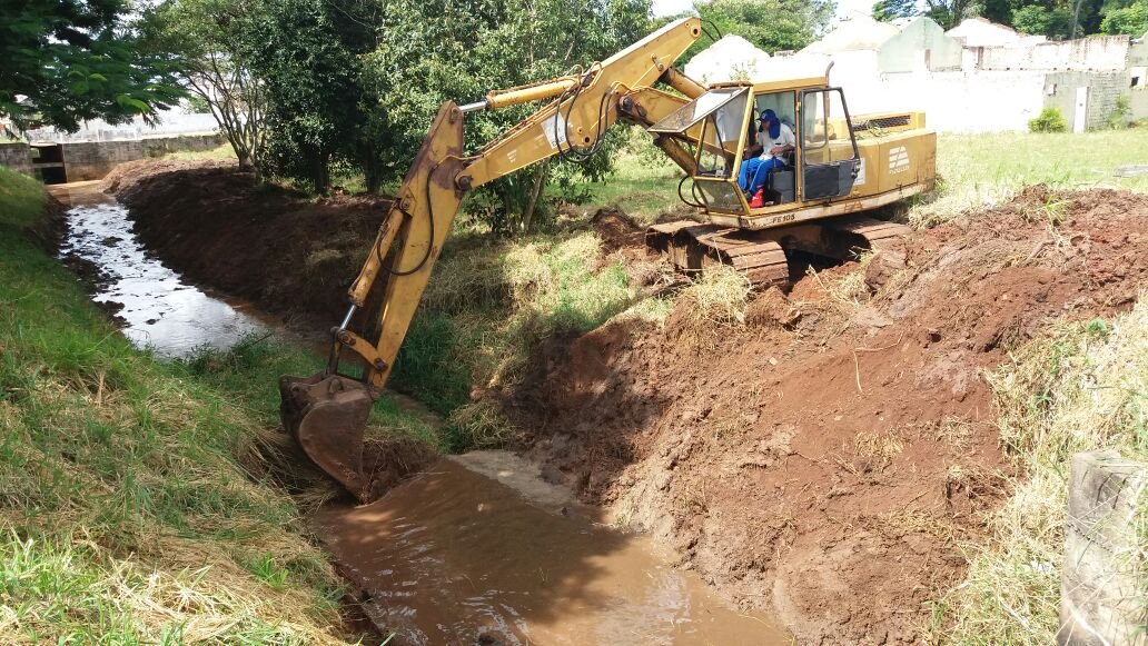 Prefeitura de Avaré promove limpeza em córregos