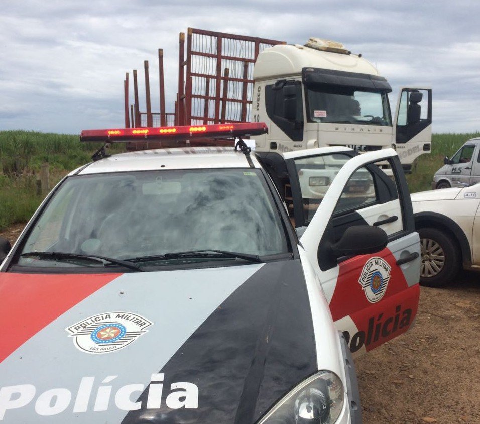 PM orienta motoristas sobre proibição de circulação de treminhões na vicinal Alcides Soares