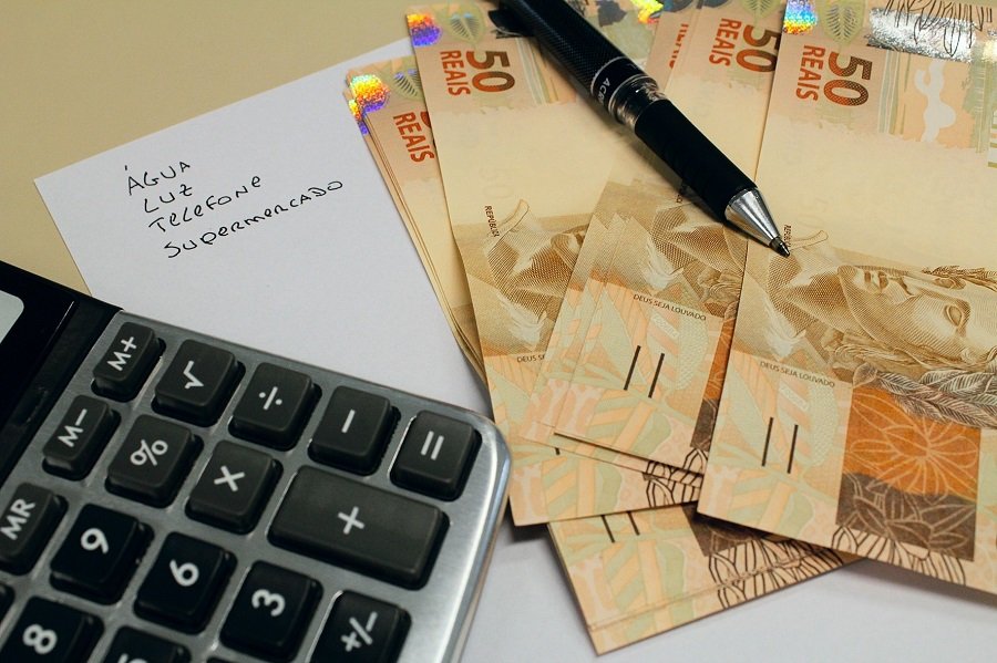 Menos da metade dos reajustes salariais em agosto ficou abaixo da inflação