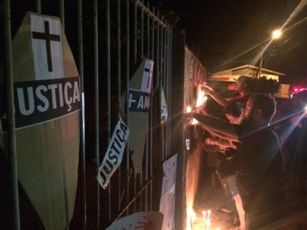 Manifestação contra morte de animal reúne mais de 150 pessoas