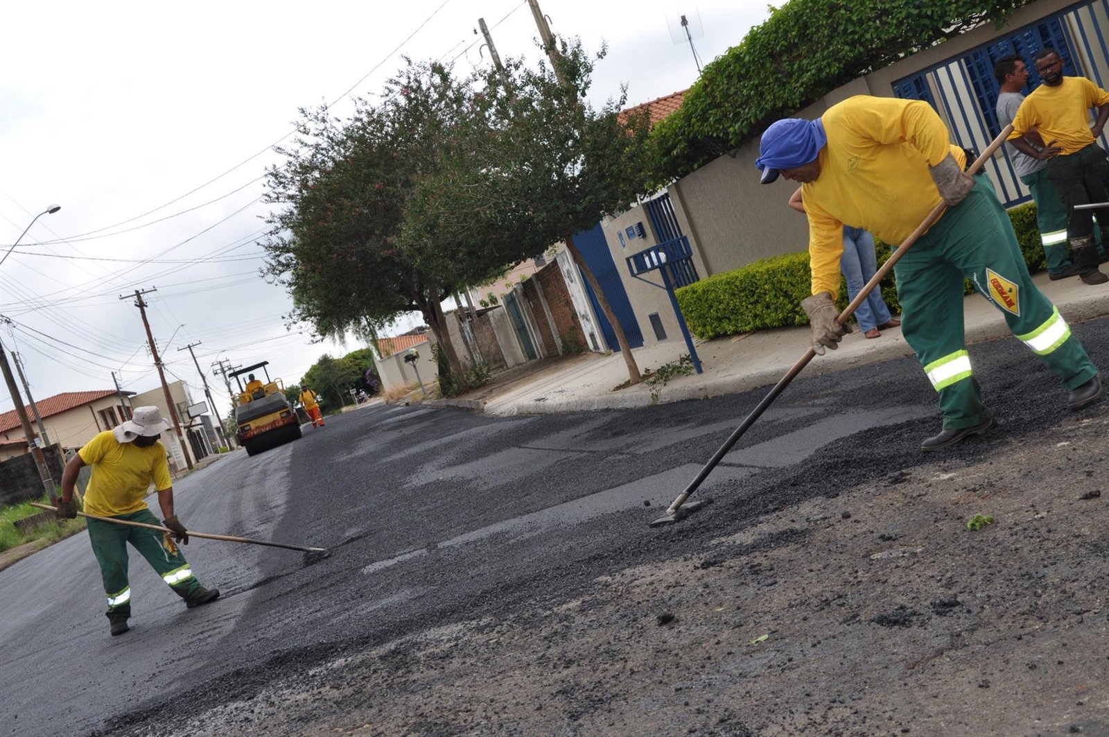 Prefeitura de Botucatu avança com obras de recape no Parque Primavera