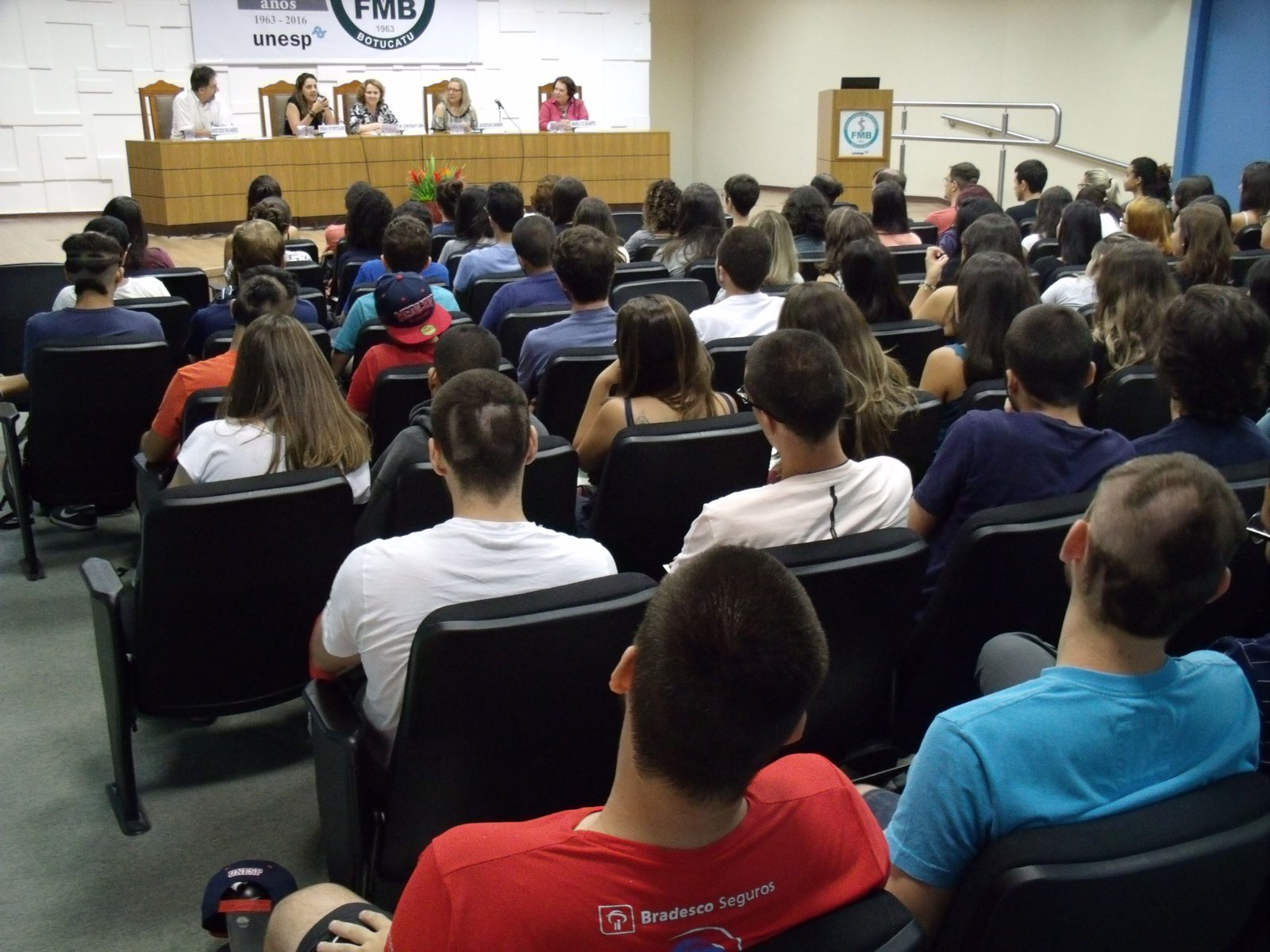 Medicina da Unesp/Botucatu recepciona calouros