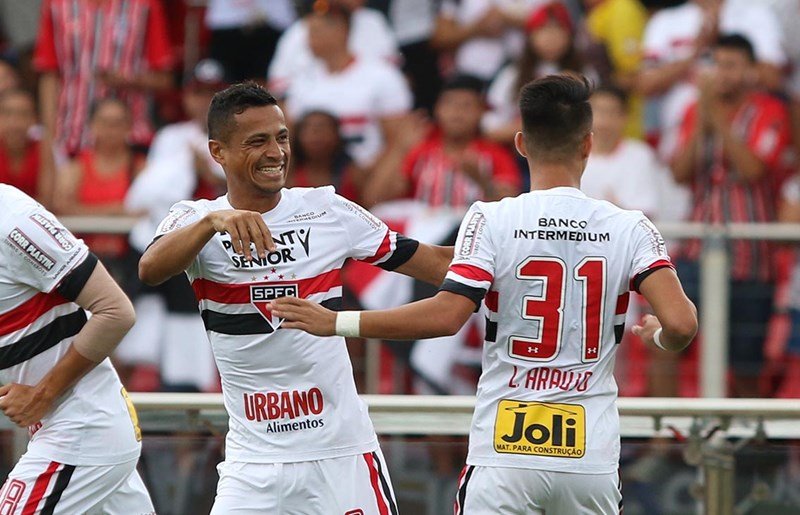 São Paulo goleia e completa oito jogos invicto