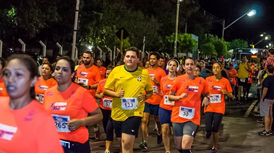 Corrida Noturna reuniu cerca de 600 participantes em Botucatu