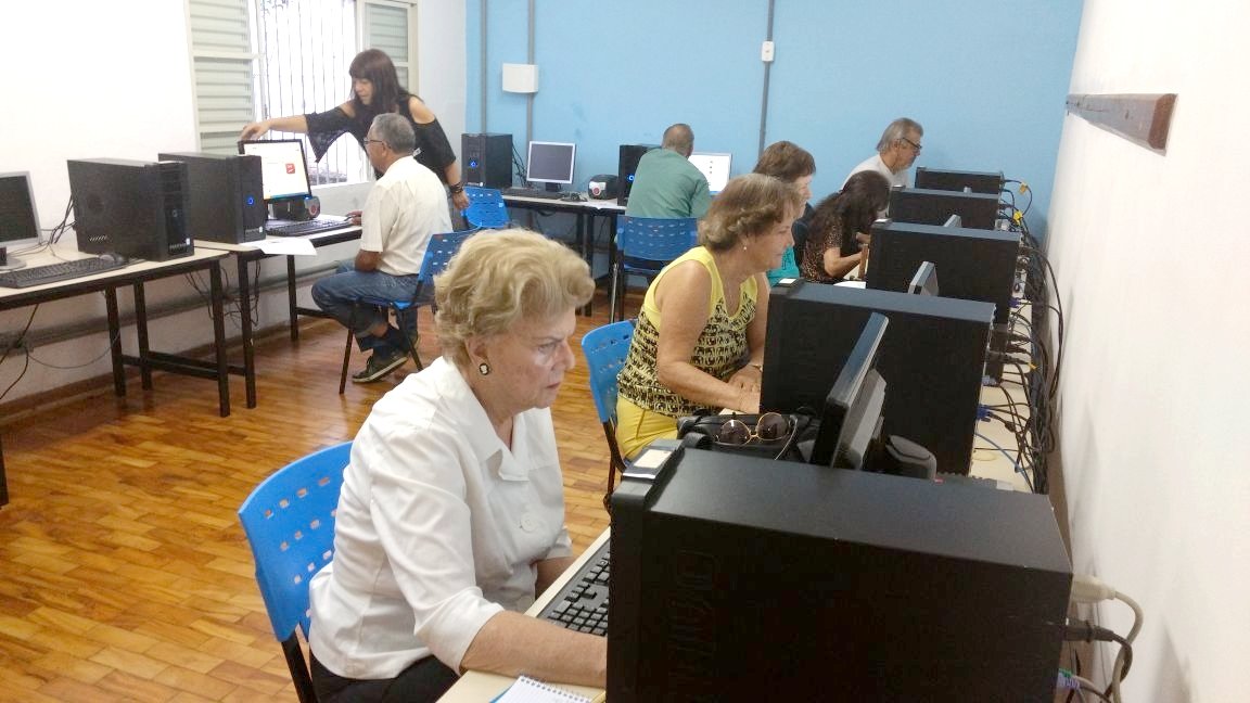Prefeitura oferece aulas de informática básica à 3ª Idade, na Casa dos Conselhos