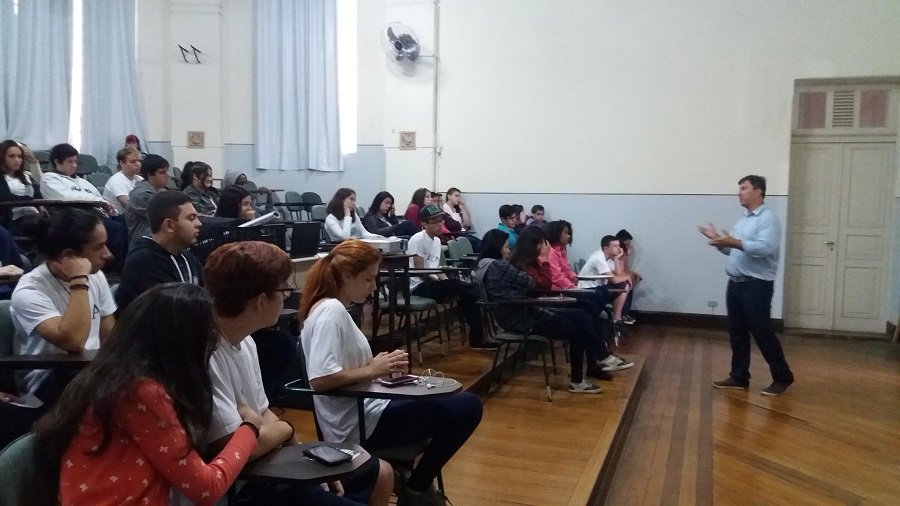 Cartório Eleitoral promove palestras sobre biometria a alunos do Ensino Médio