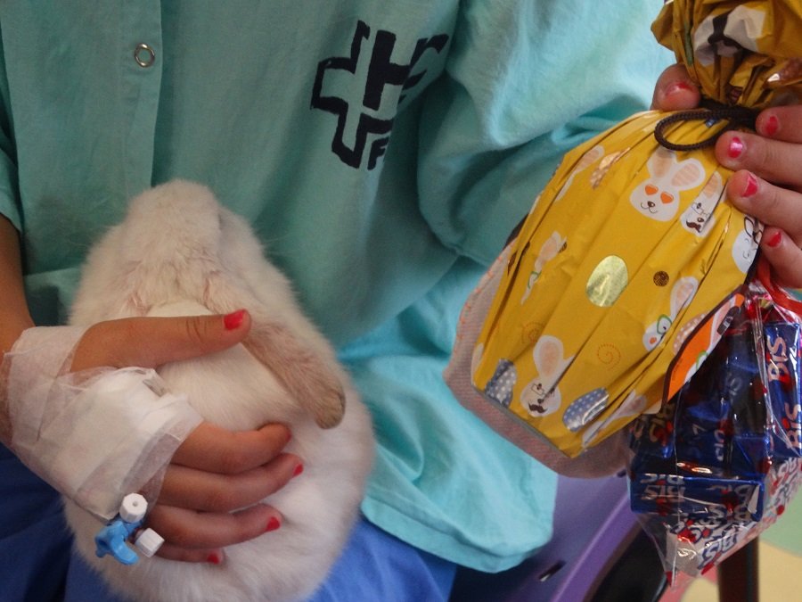 Enfermaria de Pediatria do HCFMB comemora a Páscoa