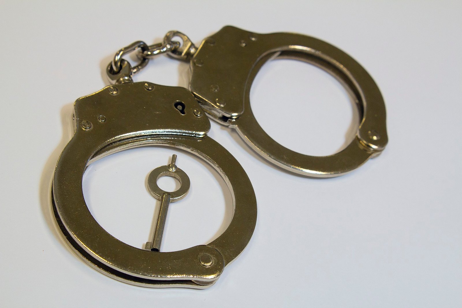 Senado amplia para oito anos tempo de internação de menor infrator