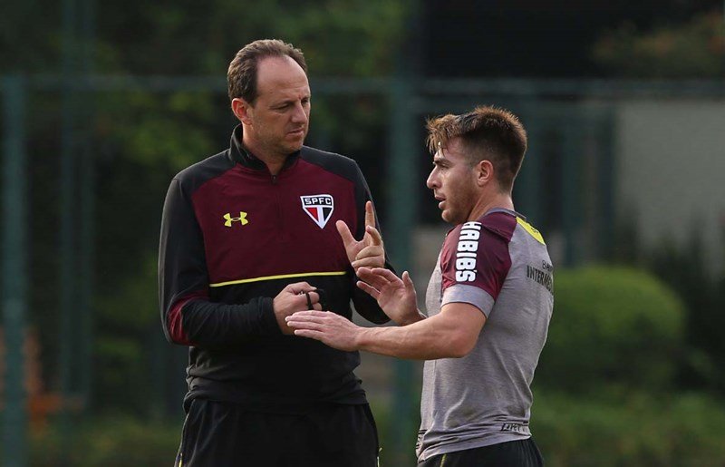 Fechando a rodada do Brasileiro, São Paulo tenta espantar a má fase