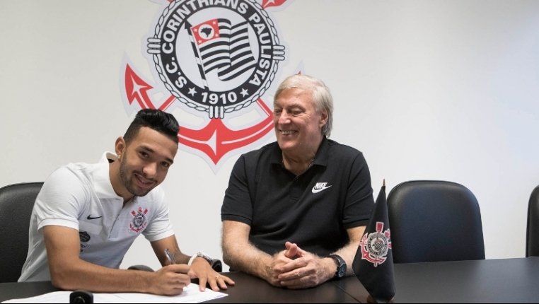 Corinthians anuncia a contratação do botucatuense Clayson