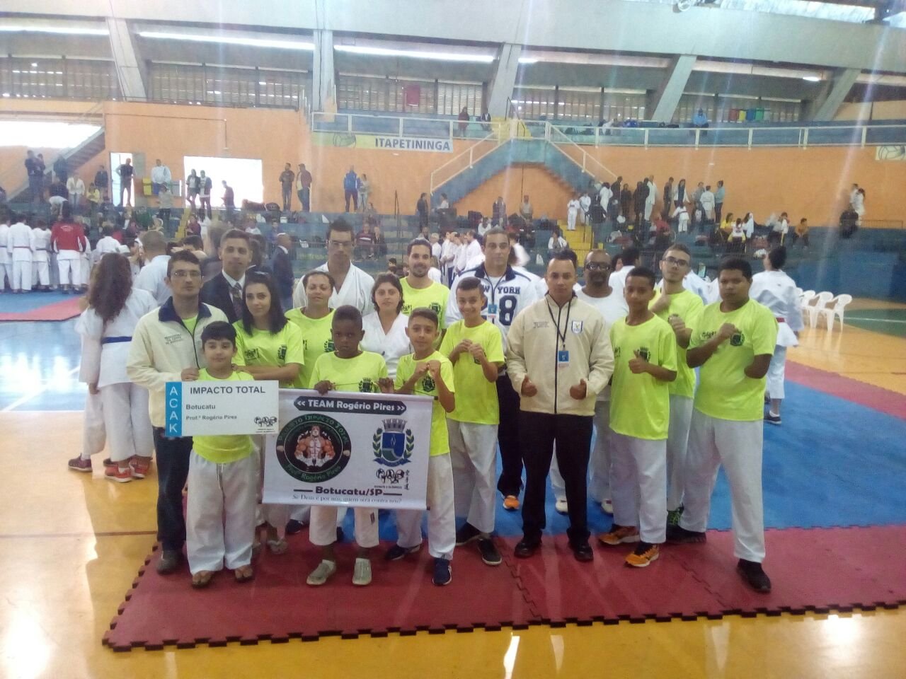 Karatecas botucatuenses se destacam em torneio regional