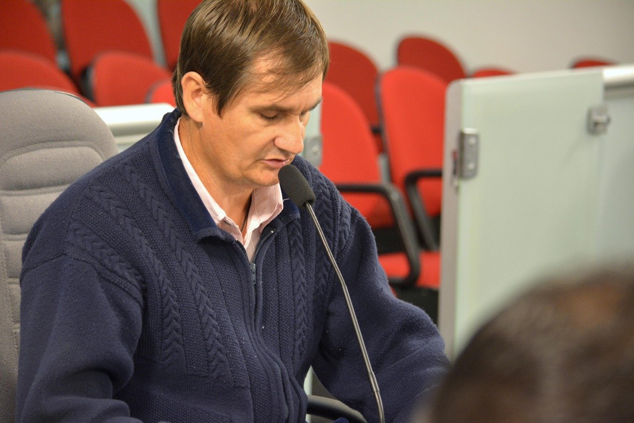 Carlos Trigo propõe contratação de assistente social e psicólogo para as escolas municipais