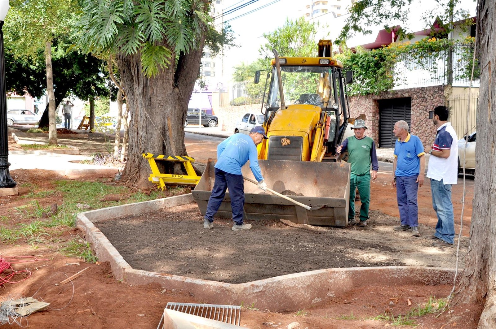 Obras de novo estacionamento da Praça Isabel Arruda avançam para trecho da Rua José Dal Farra