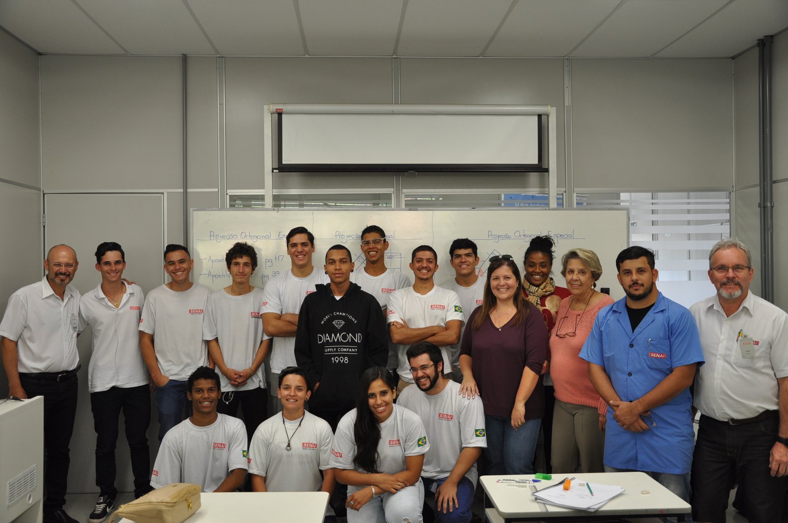 Alunos do Senai arrecadam mais de 7 toneladas de roupas para a Campanha do Agasalho