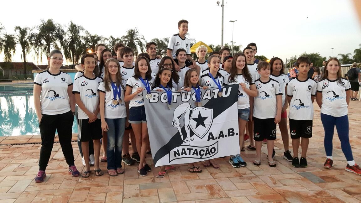 Natação da AAB representa Botucatu nos Joguinhos da Juventude