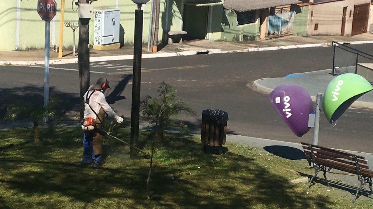 Prefeitura inicia mutirão de limpeza no distrito de Rubião Júnior