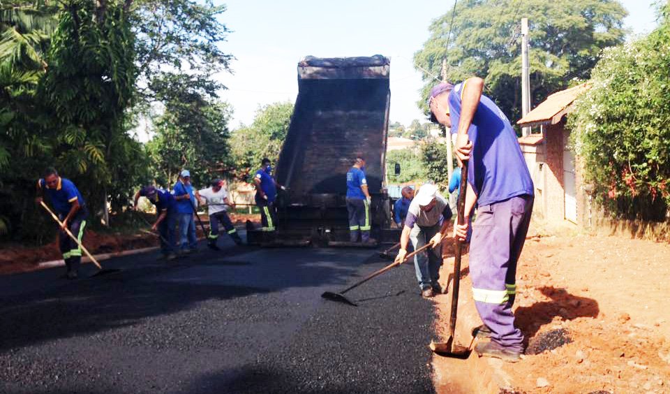 Pavimentação de ruas avança no Convívio