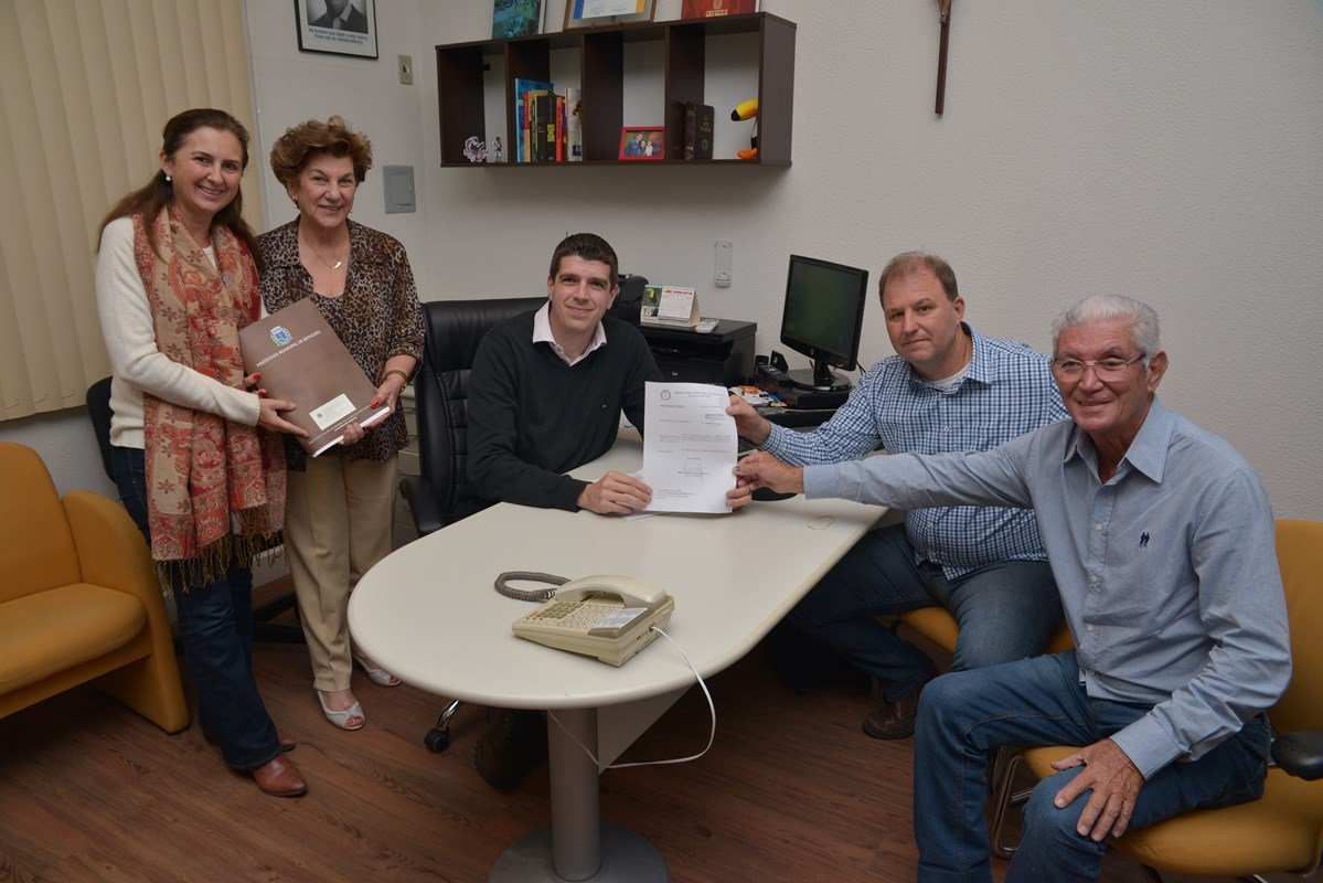 Prefeito de Botucatu entrega Projeto de Lei para revisão do Plano Diretor na Câmara