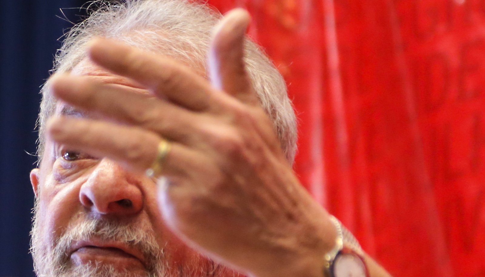 Juiz do DF manda apreender passaporte do ex-presidente Lula