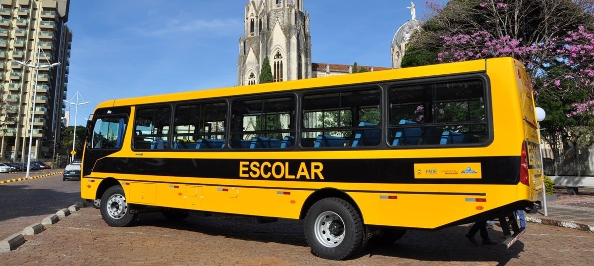 Botucatu recebe novo ônibus para o transporte escolar