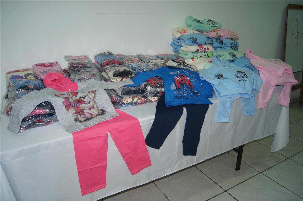 Voluntários doam 144 peças de roupa para Campanha do Agasalho