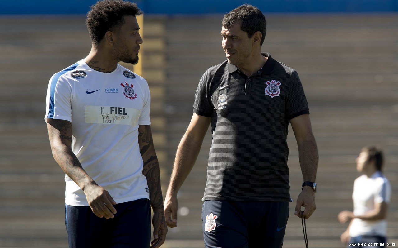 Líder do Brasileiro, Corinthians encara o Coritiba no Couto Pereira