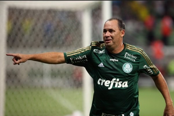 Evair, um dos maiores ídolos do Palmeiras, faz lançamento de autobiografia em Botucatu