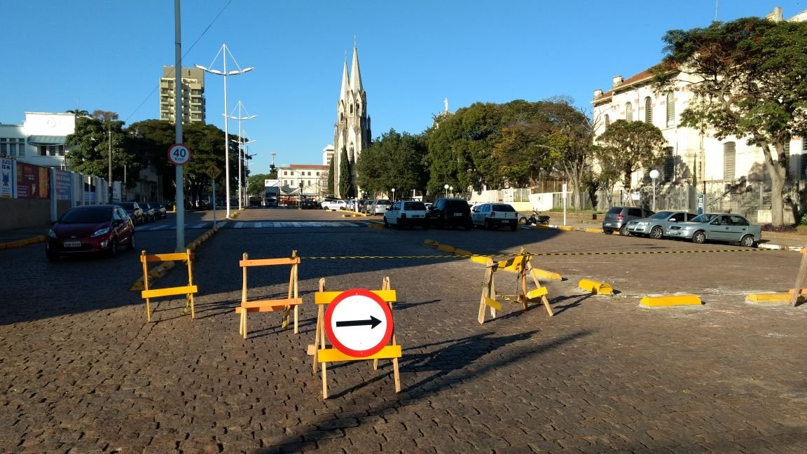 Largo da Catedral tem trecho interditado e trânsito alterado