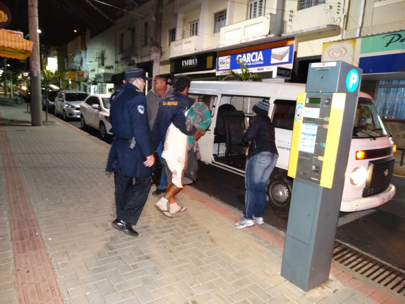 Doze pessoas são recolhidas das ruas na madrugada mais fria do ano