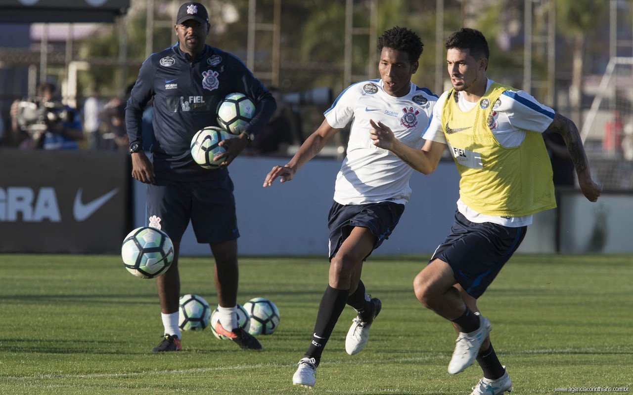 Líder, Corinthians recebe o Atlético-PR na Arena