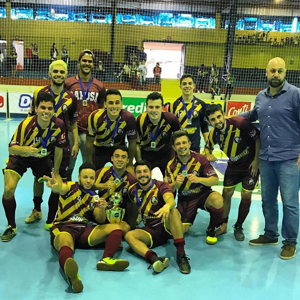 Ex-atletas da AAB fazem sucesso no Futsal Universitário do Paraná