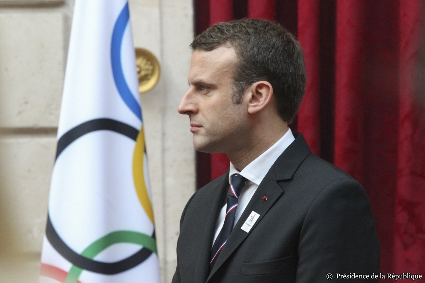 Presidente da França quer reduzir número de deputados em 1/3