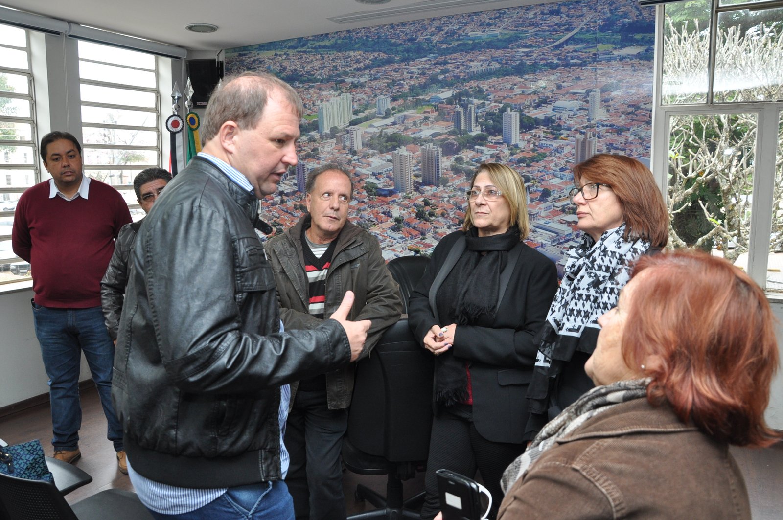Prefeitura e Vivo discutem implantação de melhorias em telefonia e internet móvel no Rio Bonito