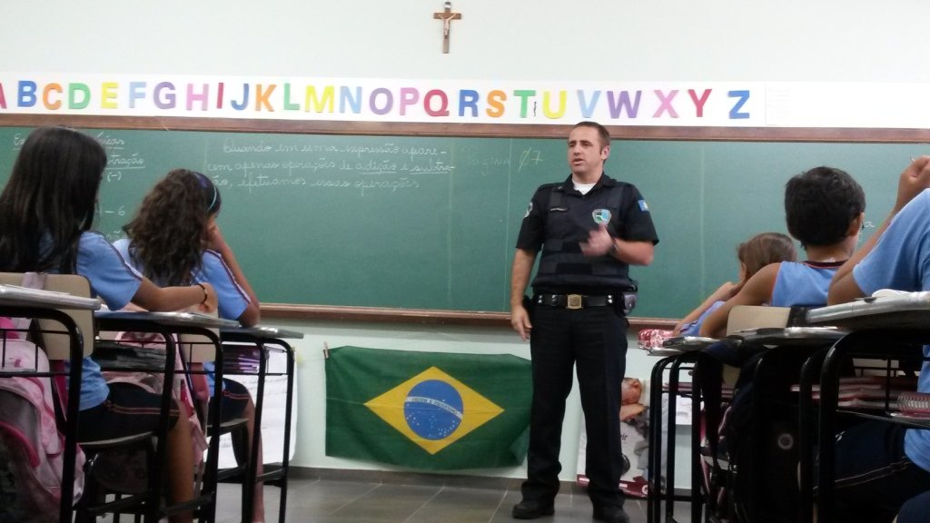 Programa “Patrulha da Paz” aborda valorização da vida em escolas do Município