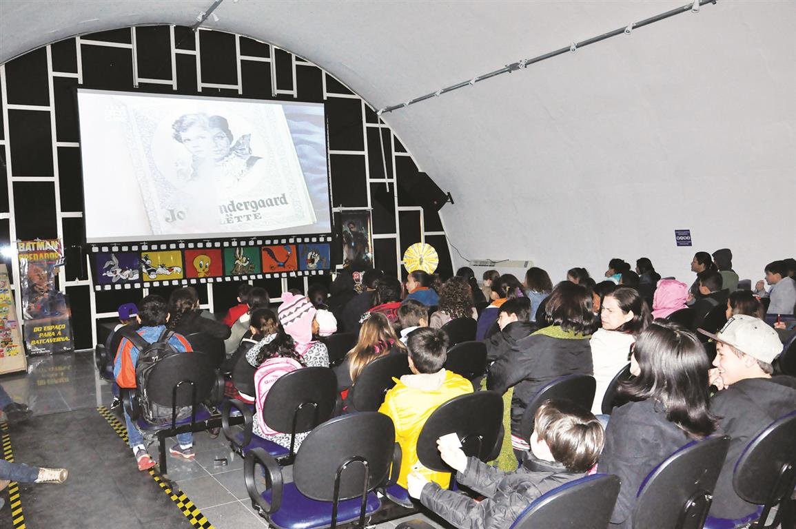 Cine Janelas divulga programação de filmes para agosto