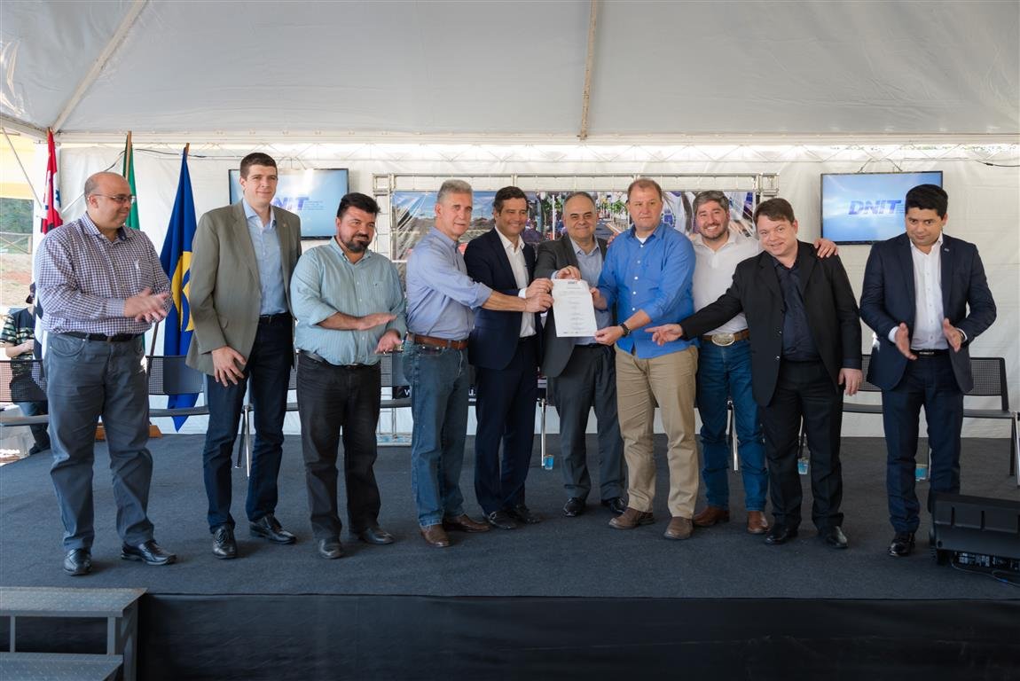 Ministro dos Transportes autoriza início das obras do viaduto